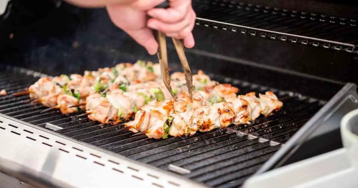 grilling meat on gas grill